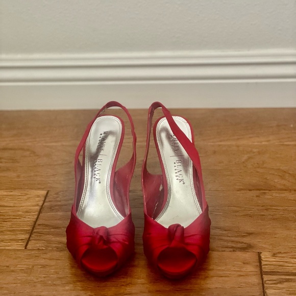 WHITE HOUSE BLACK MARKET ~ RED sling back heels! Woman SIZE 6.5 - Picture 1 of 9